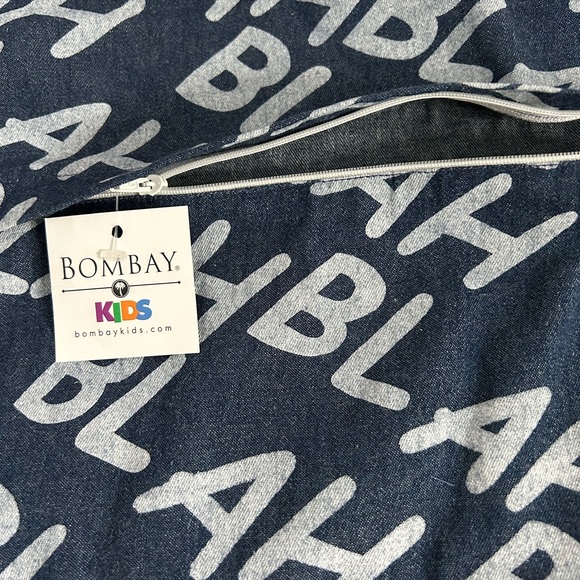 BOMBAY KIDS K-SHOE Pillow cover with removable pillow insert - Picture 14 of 15